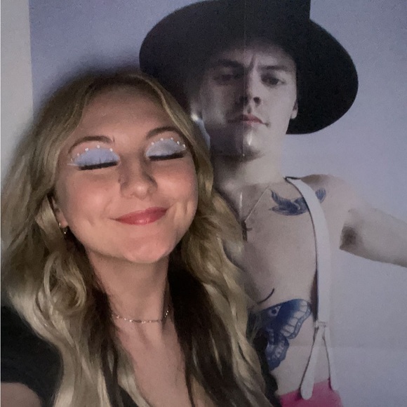 Meet your Posher, Chloe - Picture 2 of 7